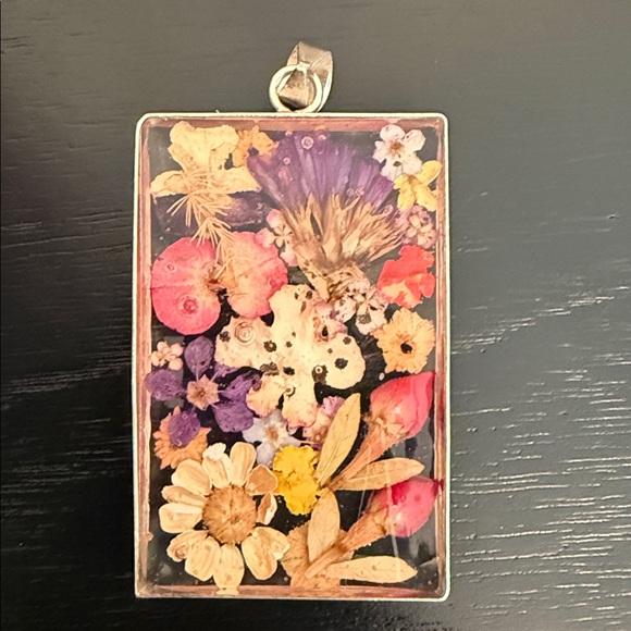 DS 925 Sterling Silver Dried Flower Acrylic Resin Oval Pendant - Picture 4 of 5